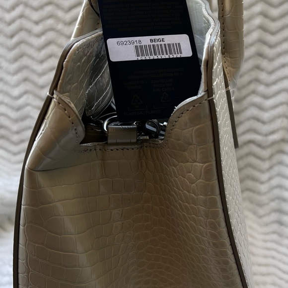 NWT Gianni Conti Cream Handbag - Picture 13 of 15